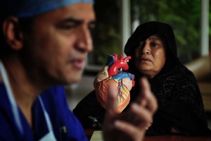 dr shetty explains a heart ailment to a patient